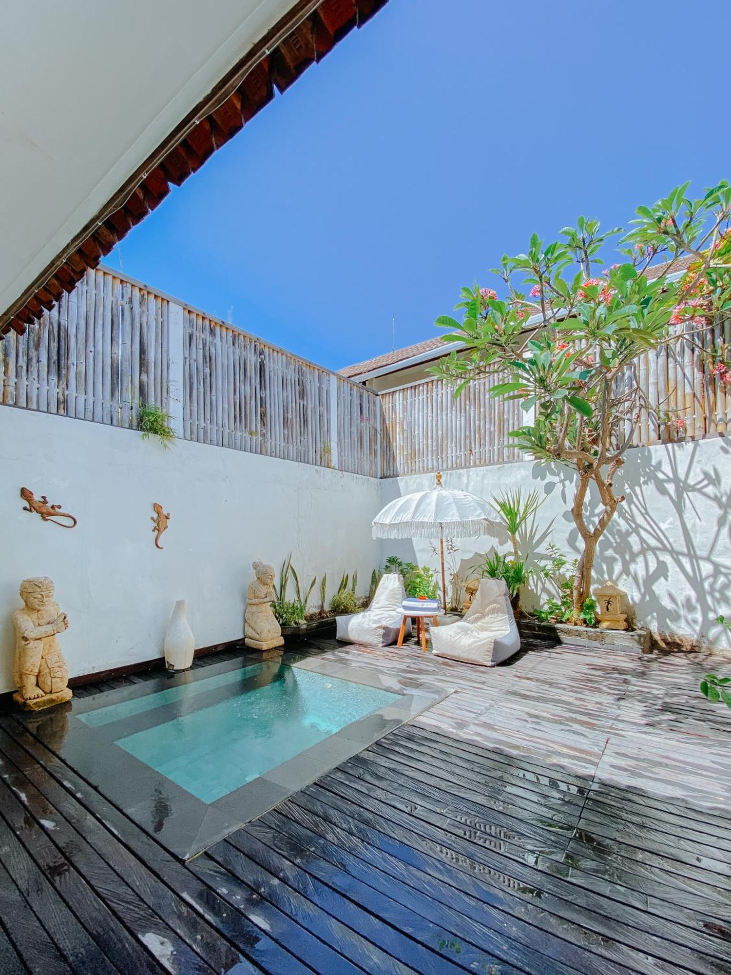 The Beach House Resort Gili Trawangan Exterior photo