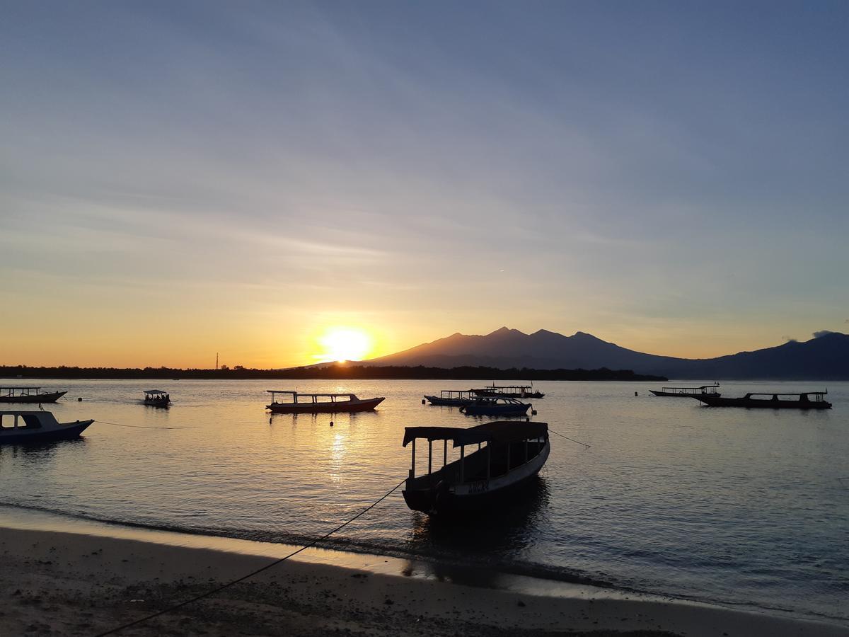 The Beach House Resort Gili Trawangan Exterior photo